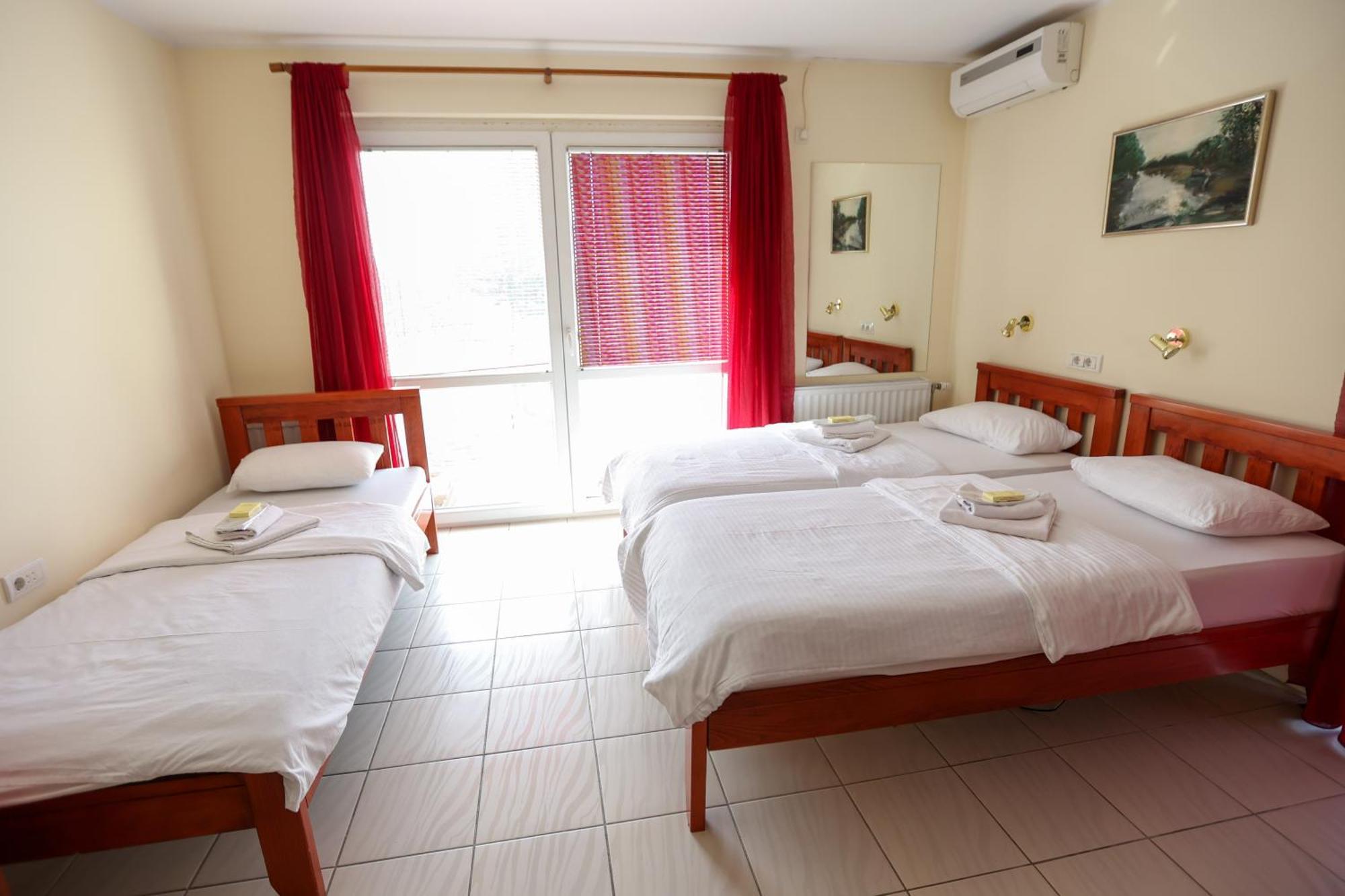 Marex Centar Hotel Jabuka Exterior photo