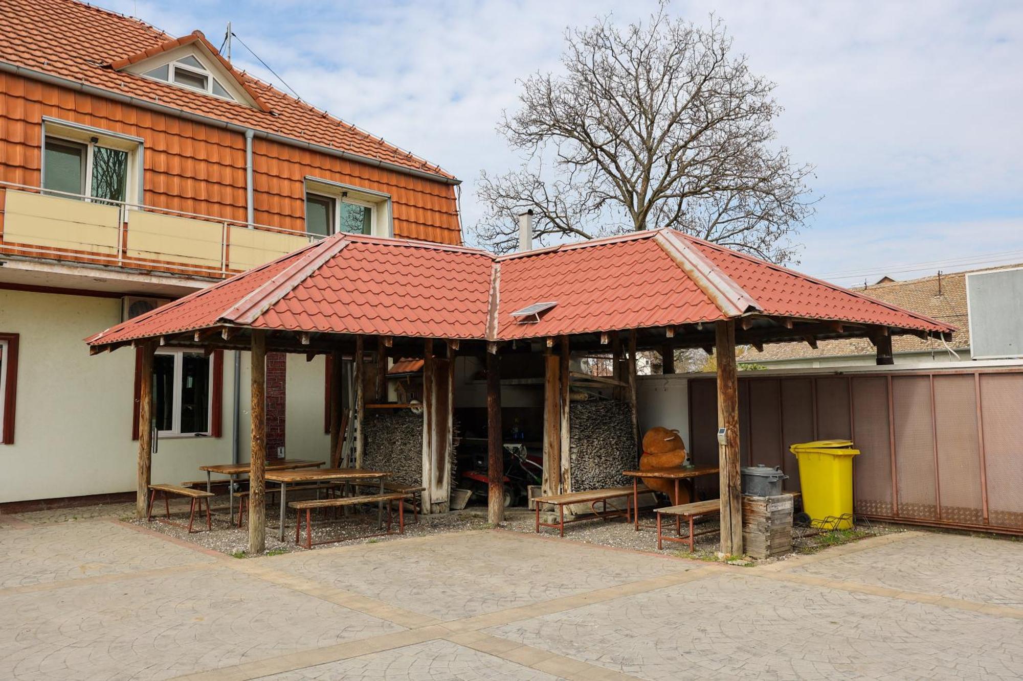 Marex Centar Hotel Jabuka Exterior photo